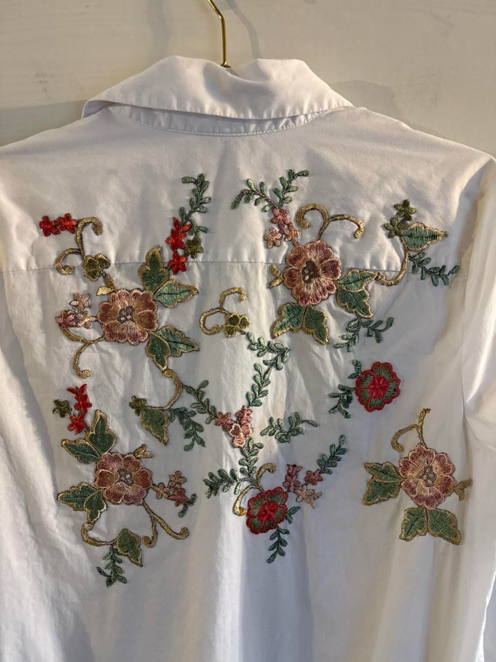 Como Vintage White Jean Jacket with Multicolor Floral Embroidery